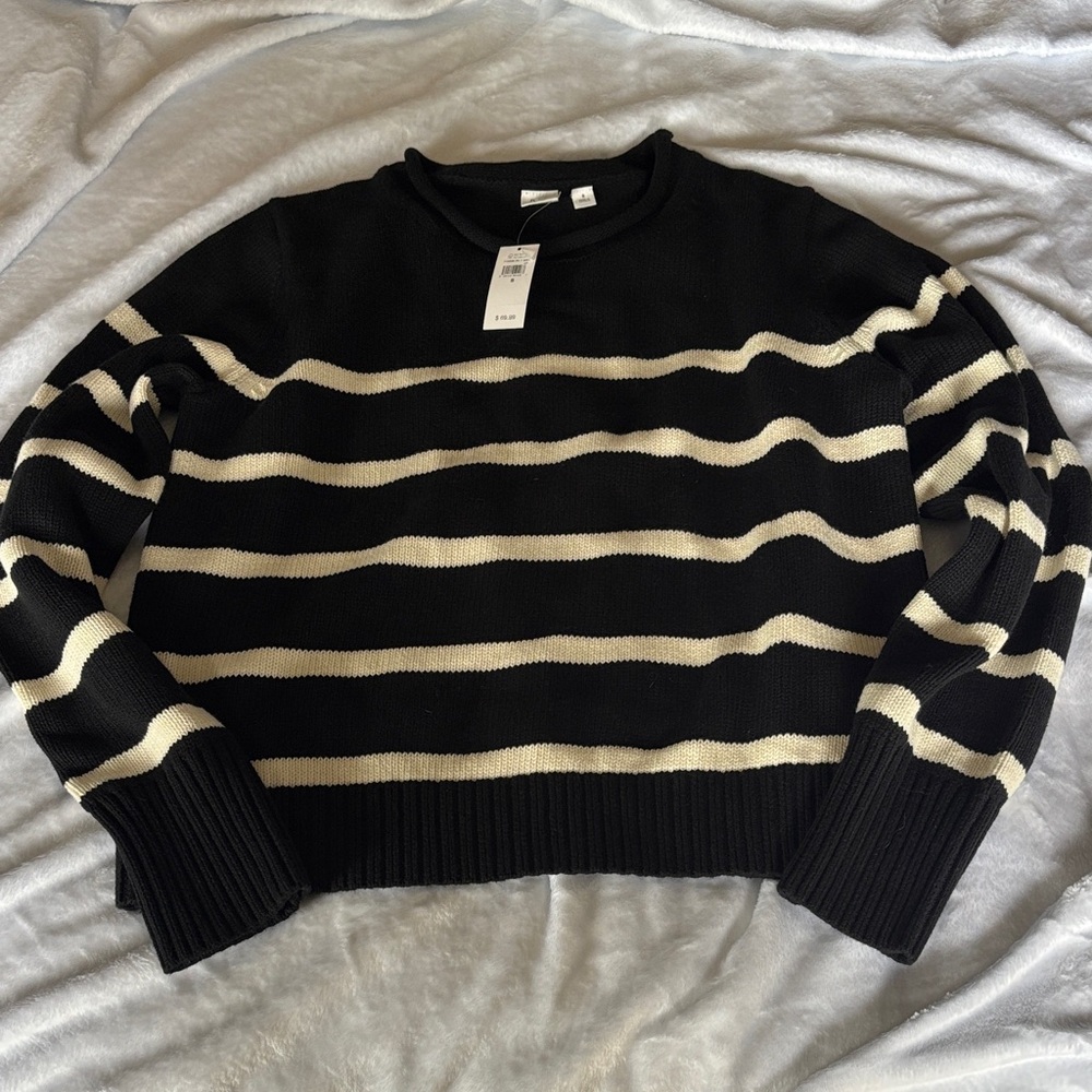 Gap sweater